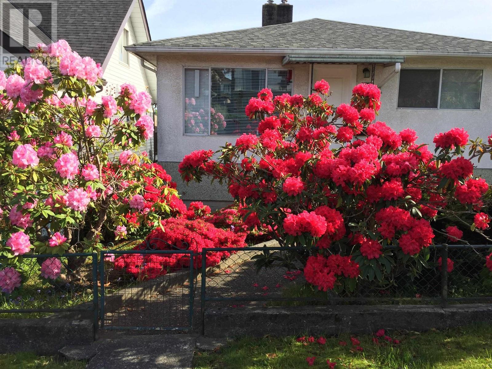 Listing Picture 3 of 33 : 3046 E 6TH AVENUE, Vancouver / 溫哥華 - 魯藝地產 Yvonne Lu Group - MLS Medallion Club Member