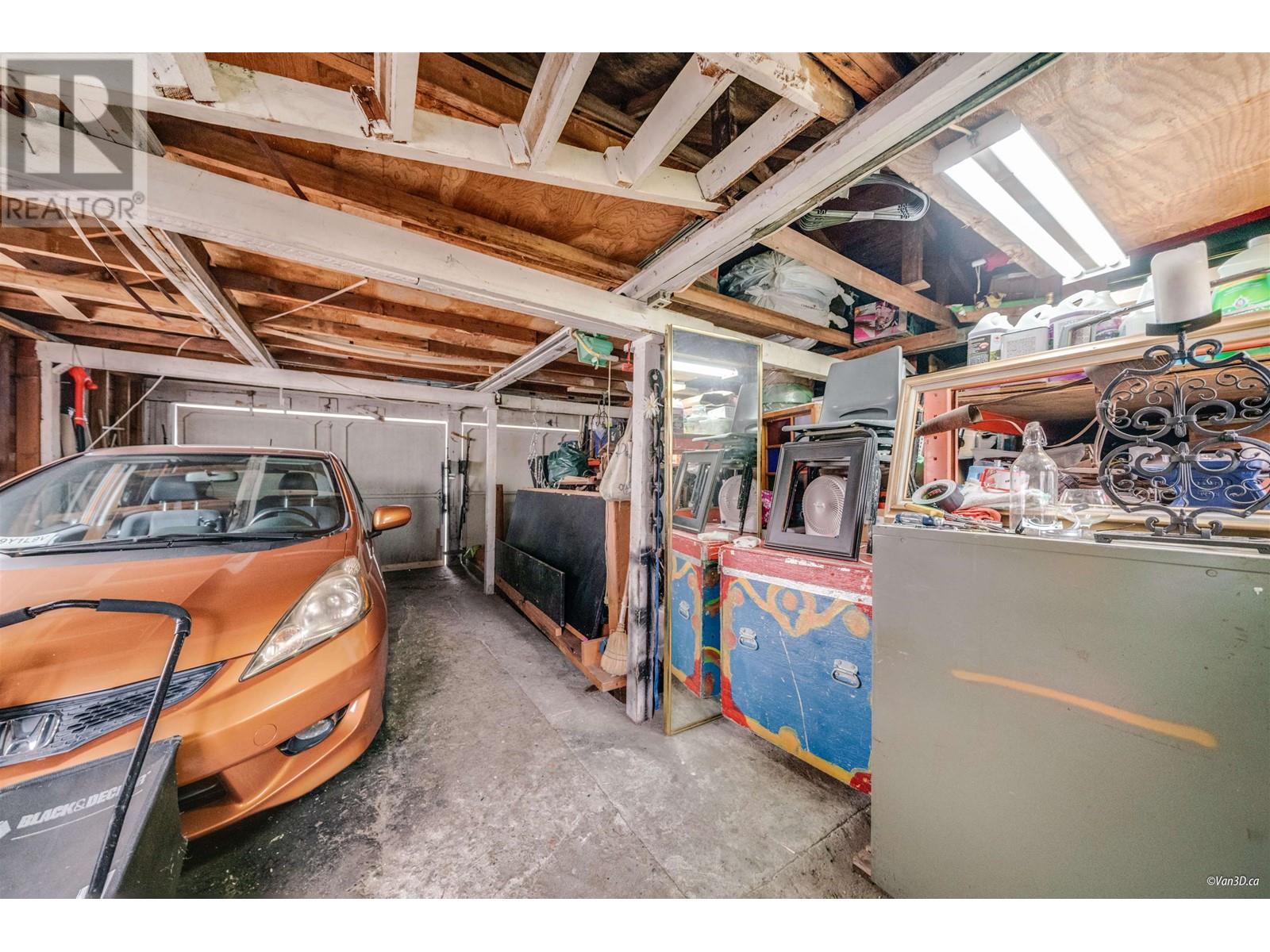 Listing Picture 31 of 33 : 3046 E 6TH AVENUE, Vancouver / 溫哥華 - 魯藝地產 Yvonne Lu Group - MLS Medallion Club Member