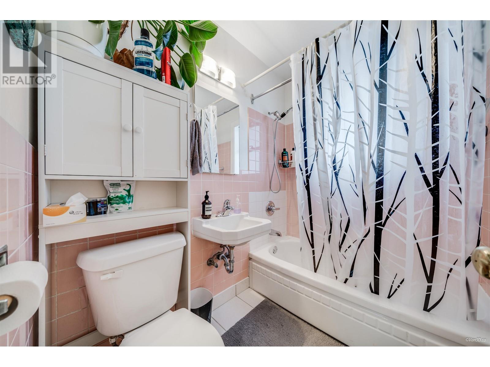 Listing Picture 11 of 33 : 3046 E 6TH AVENUE, Vancouver / 溫哥華 - 魯藝地產 Yvonne Lu Group - MLS Medallion Club Member