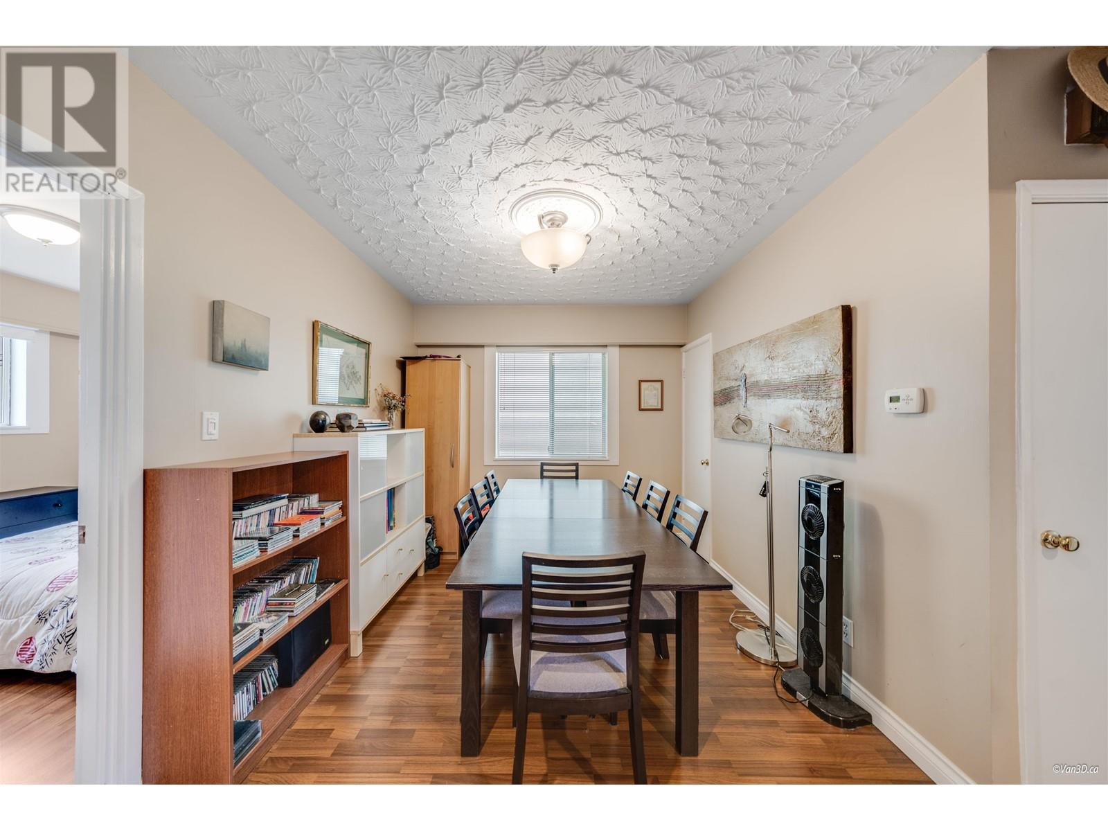 Listing Picture 16 of 33 : 3046 E 6TH AVENUE, Vancouver / 溫哥華 - 魯藝地產 Yvonne Lu Group - MLS Medallion Club Member