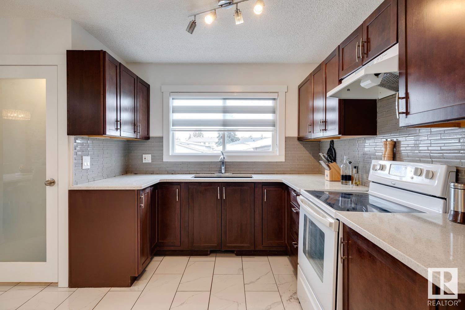 8007 145 Av Nw, Edmonton, Alberta  T5C 2S8 - Photo 11 - E4424803