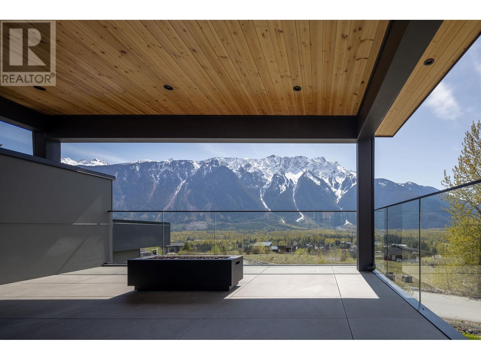 1608 Sisqa Peak Drive, Pemberton, British Columbia  V0N 2L1 - Photo 6 - R2960032