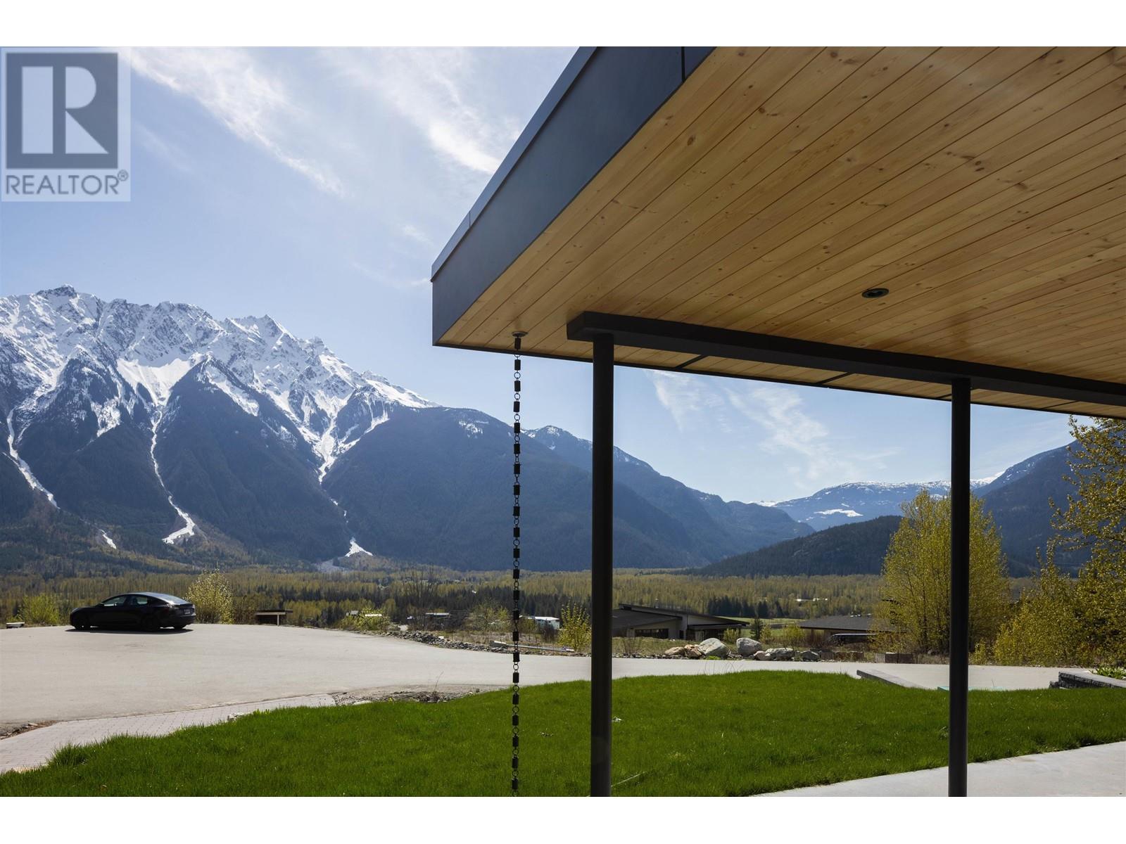 1608 Sisqa Peak Drive, Pemberton, British Columbia  V0N 2L1 - Photo 37 - R2960032