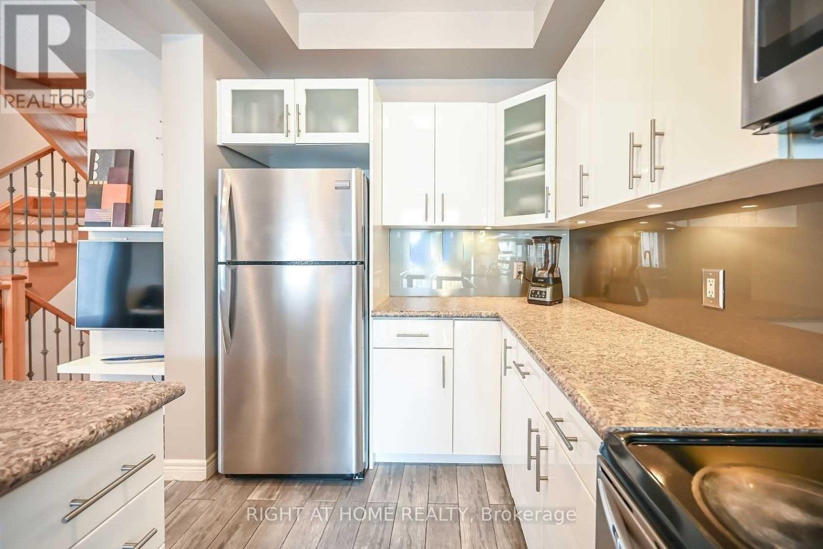 96 Highgate Drive, Hamilton, Ontario  L8J 0C2 - Photo 6 - X12009021
