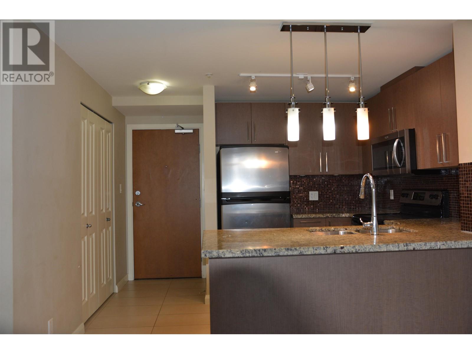 1003 888 Carnarvon Street, New Westminster, British Columbia  V3M 0C6 - Photo 2 - R2973254