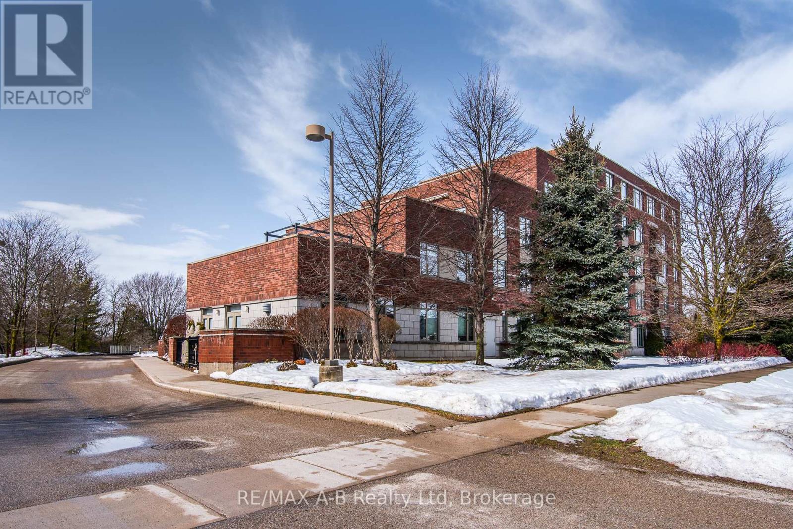 202 - 400 Romeo Street N, Stratford, Ontario  N5A 0A2 - Photo 2 - X12006220