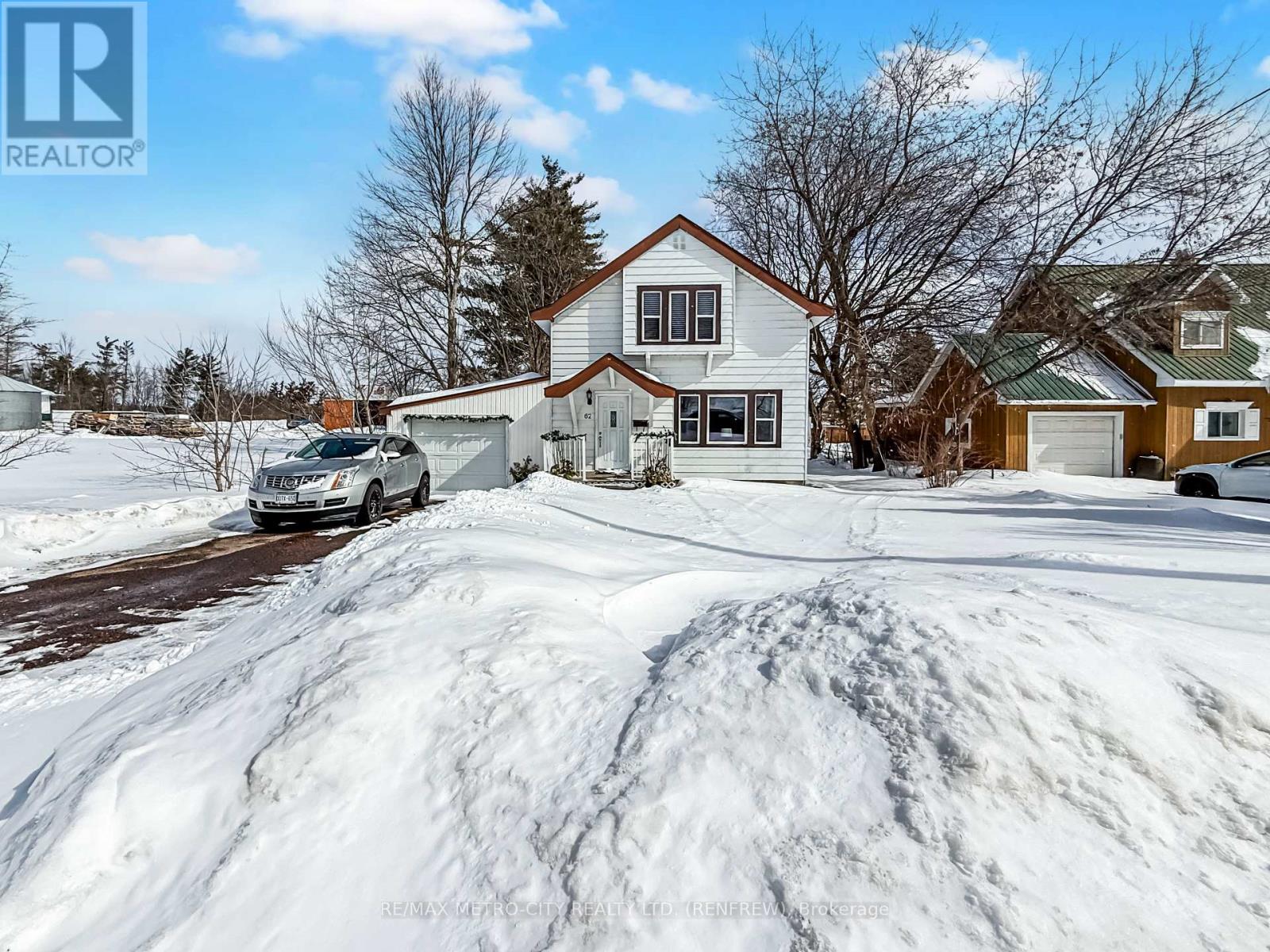 62 Pembroke Street, Whitewater Region, Ontario  K0J 1K0 - Photo 2 - X12008694