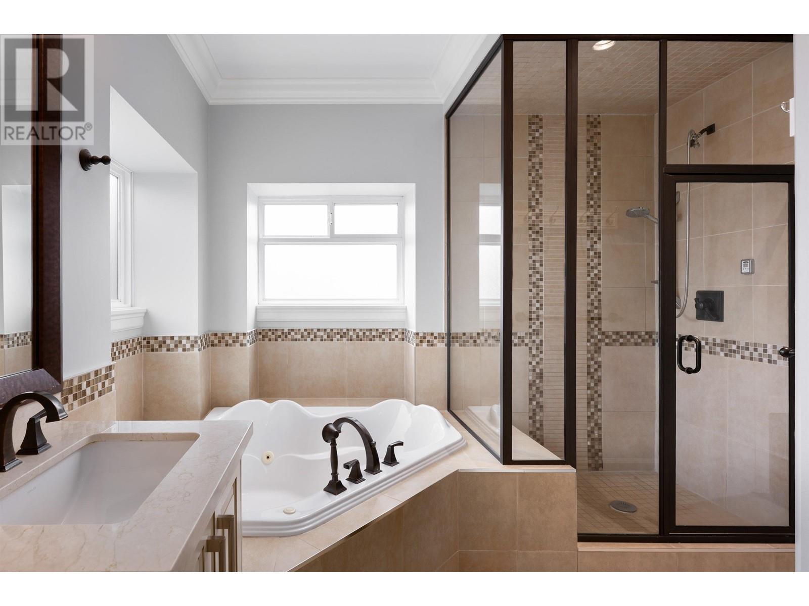 Listing Picture 22 of 33 : 3471 NEWMORE AVENUE, Richmond / 烈治文 - 魯藝地產 Yvonne Lu Group - MLS Medallion Club Member