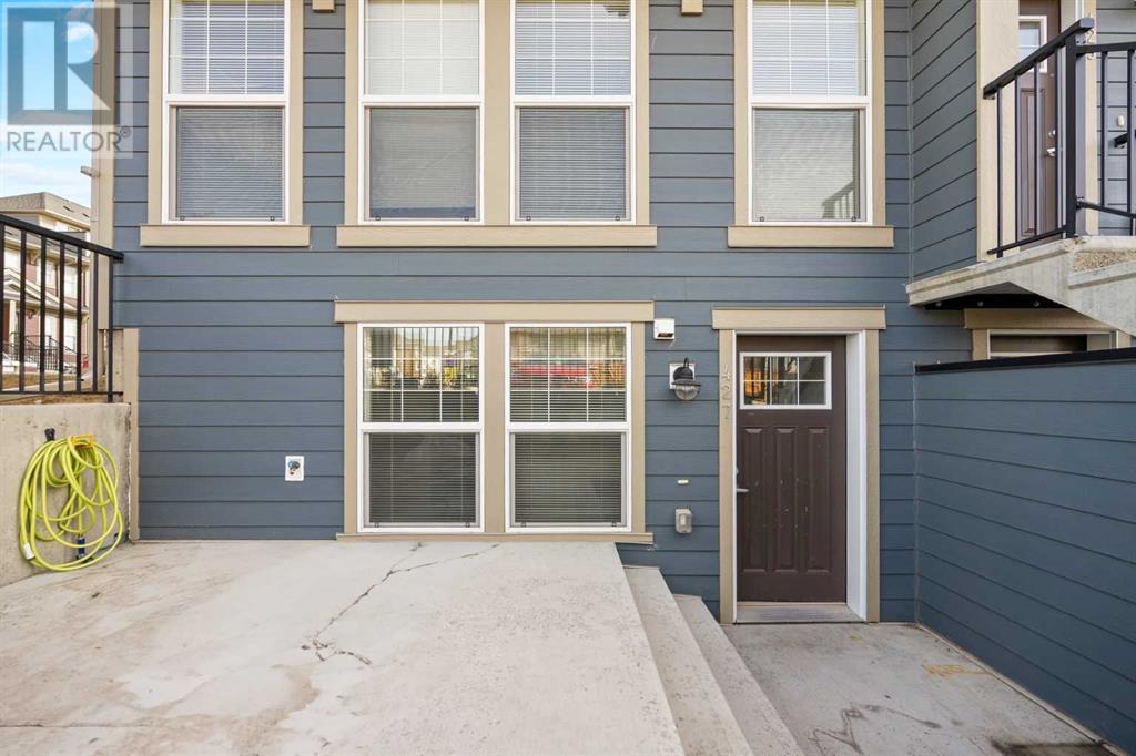 Property at 427 Cranbrook Square SE image 4