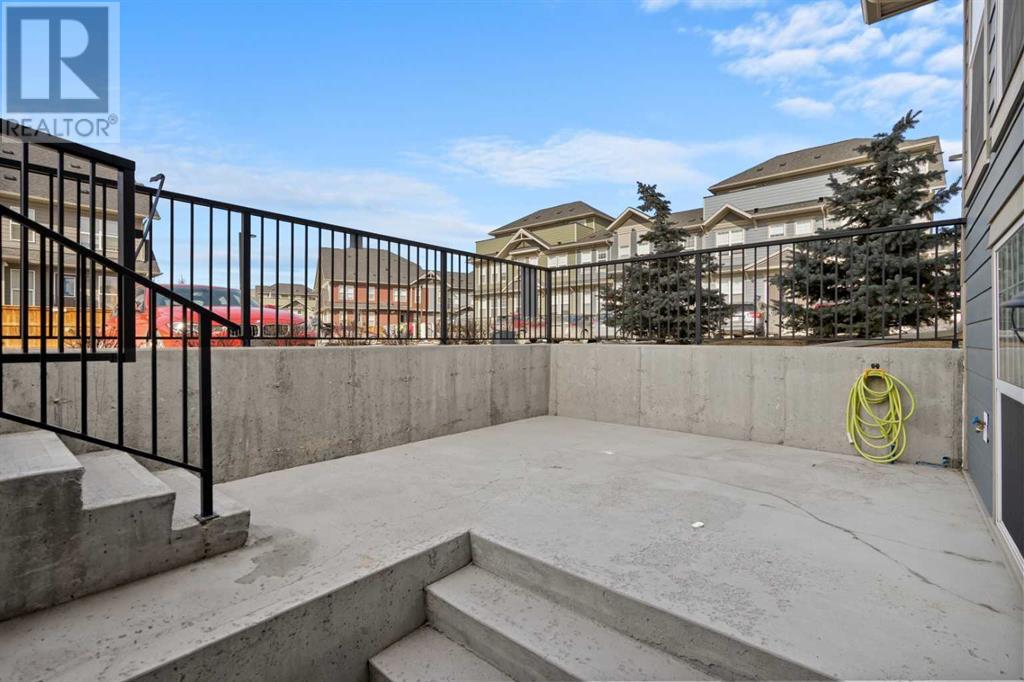 Property at 427 Cranbrook Square SE image 5