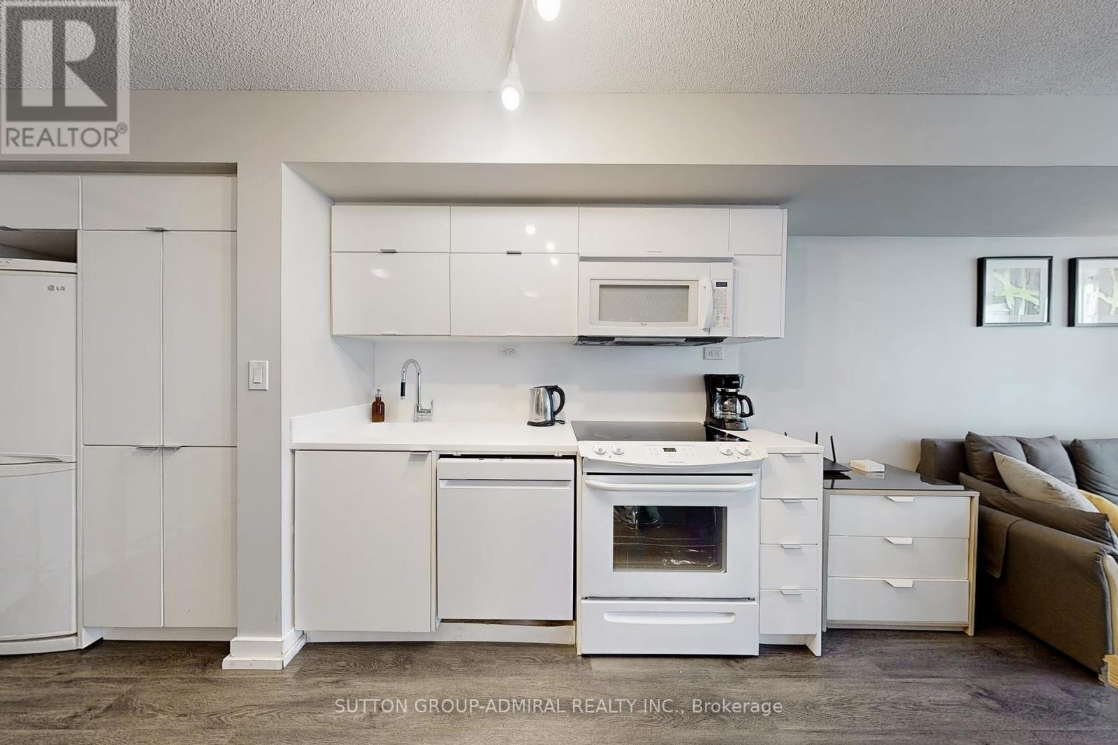 1703 - 21 Iceboat Terrace, Toronto, Ontario  M5V 4A5 - Photo 15 - C12009230