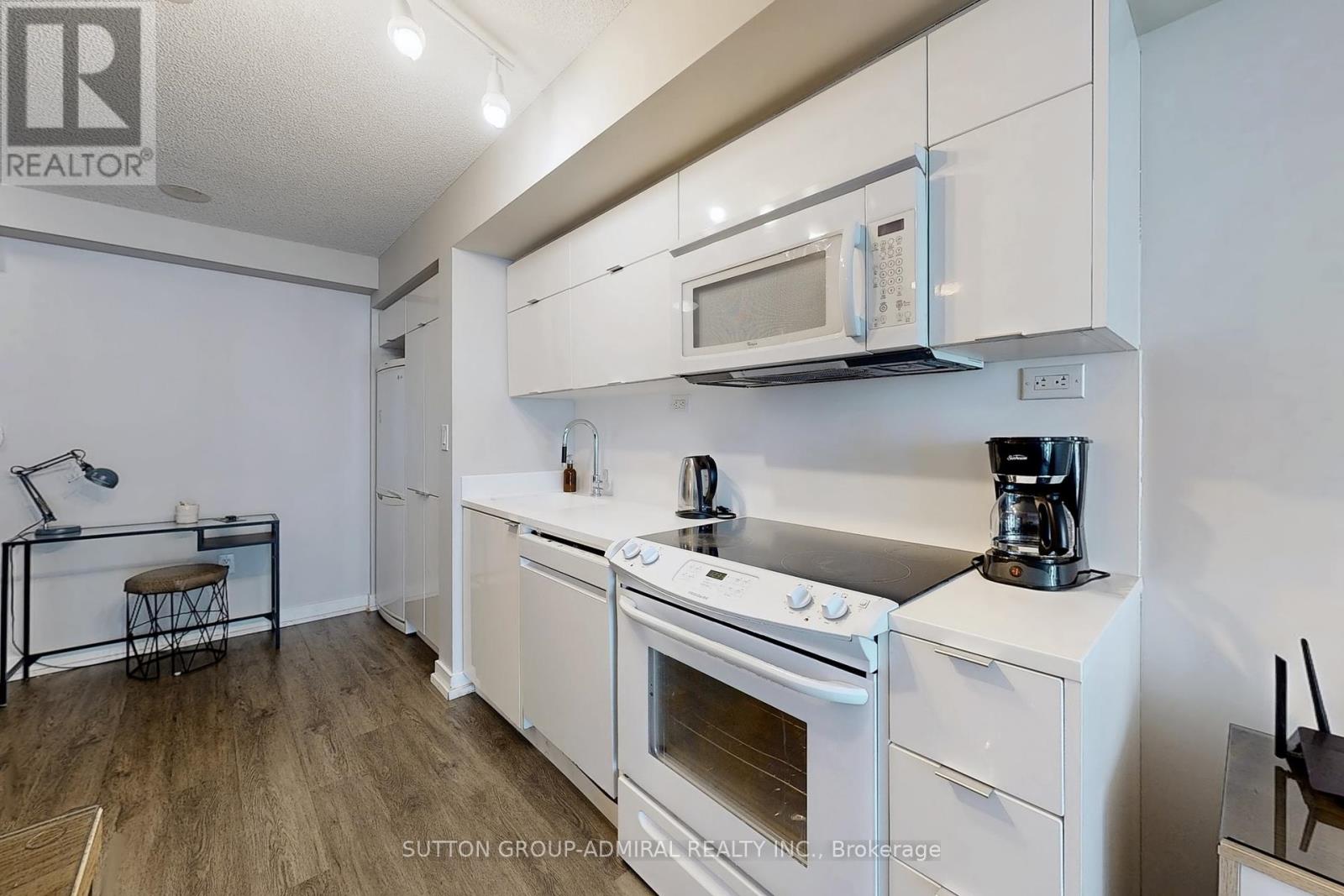 1703 - 21 Iceboat Terrace, Toronto, Ontario  M5V 4A5 - Photo 17 - C12009230