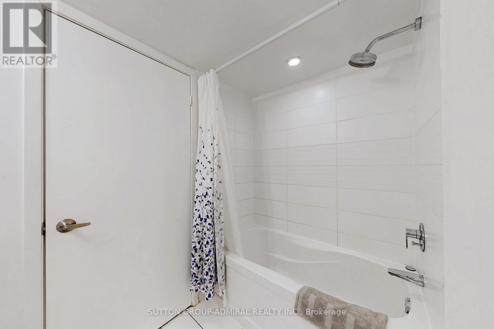 1703 - 21 Iceboat Terrace, Toronto, Ontario  M5V 4A5 - Photo 29 - C12009230