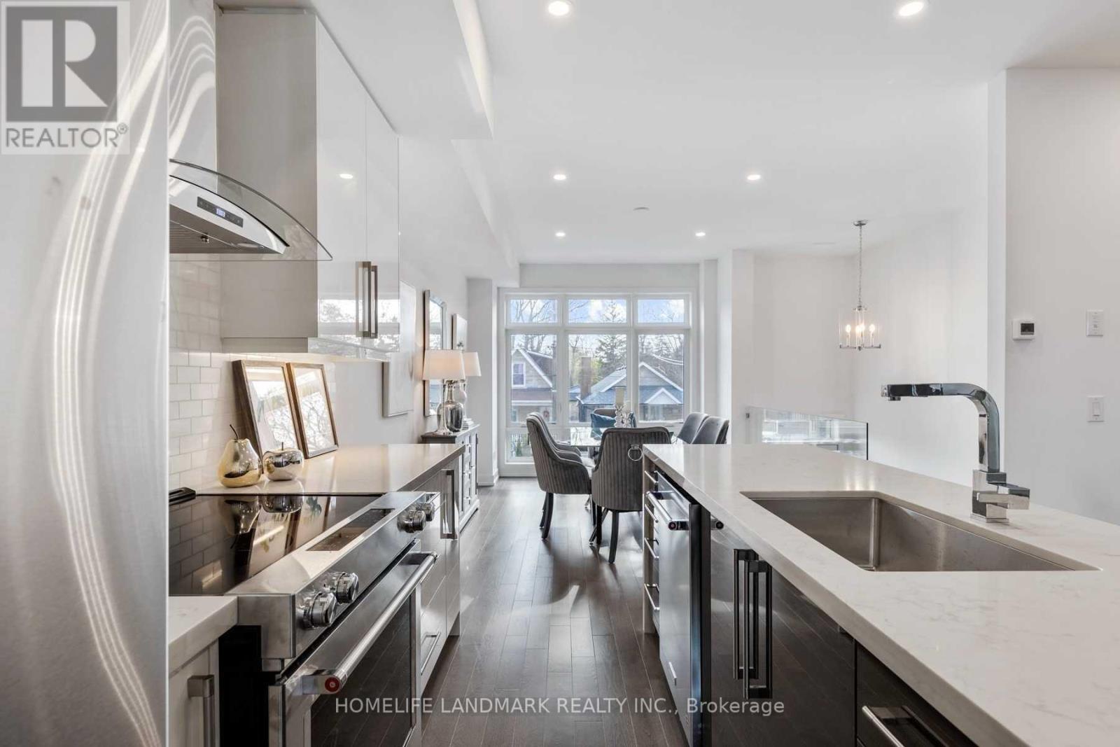 609 Harvie Avenue, Toronto, Ontario  M6E 4M3 - Photo 10 - W12009251