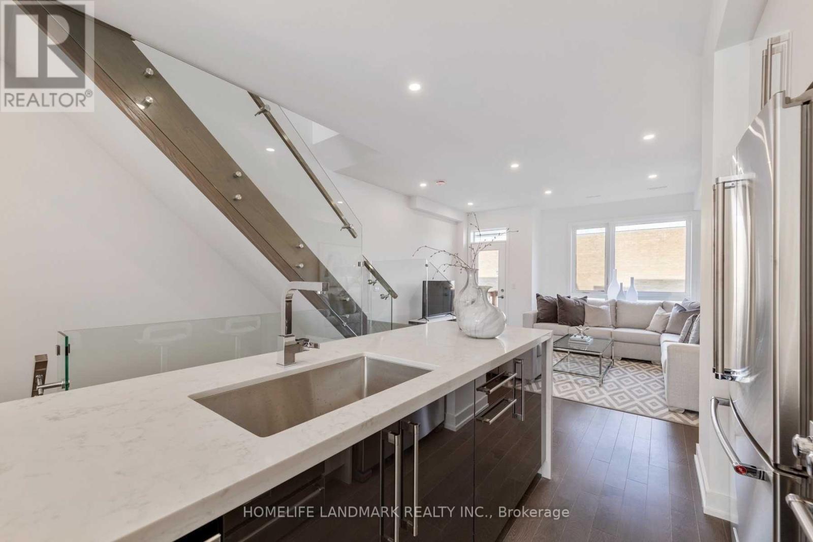 609 Harvie Avenue, Toronto, Ontario  M6E 4M3 - Photo 11 - W12009251