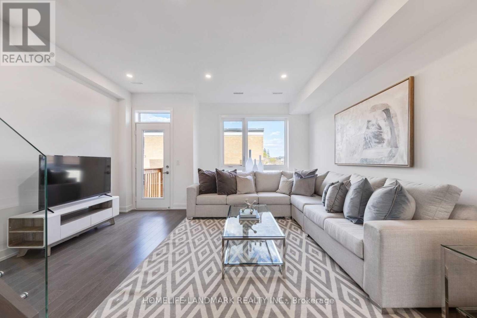609 Harvie Avenue, Toronto, Ontario  M6E 4M3 - Photo 12 - W12009251