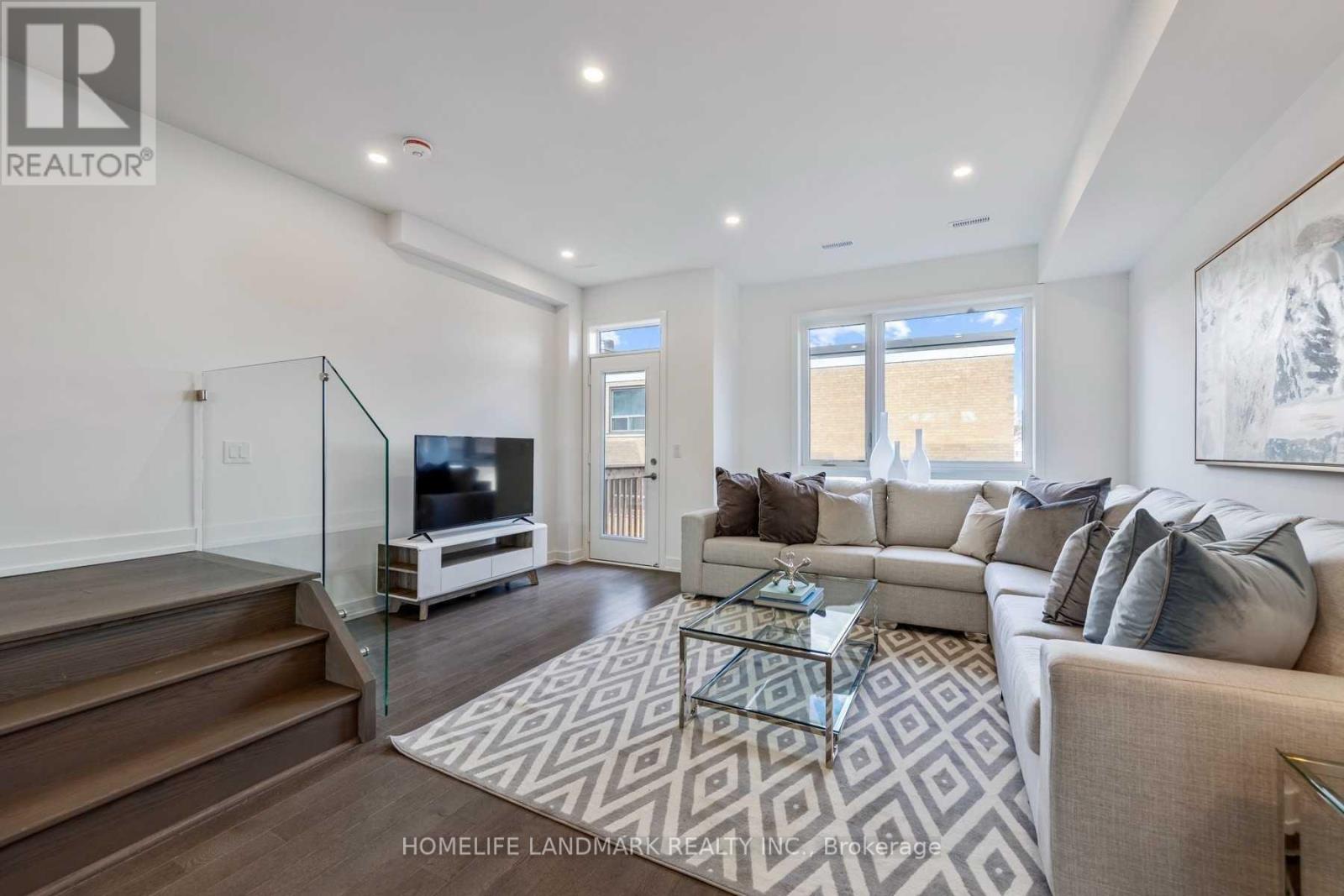 609 Harvie Avenue, Toronto, Ontario  M6E 4M3 - Photo 13 - W12009251