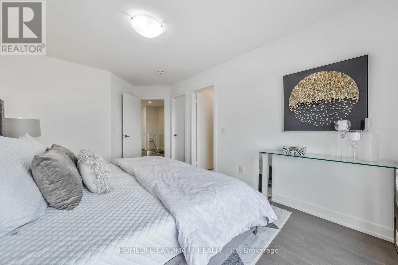 609 Harvie Avenue, Toronto, Ontario  M6E 4M3 - Photo 20 - W12009251