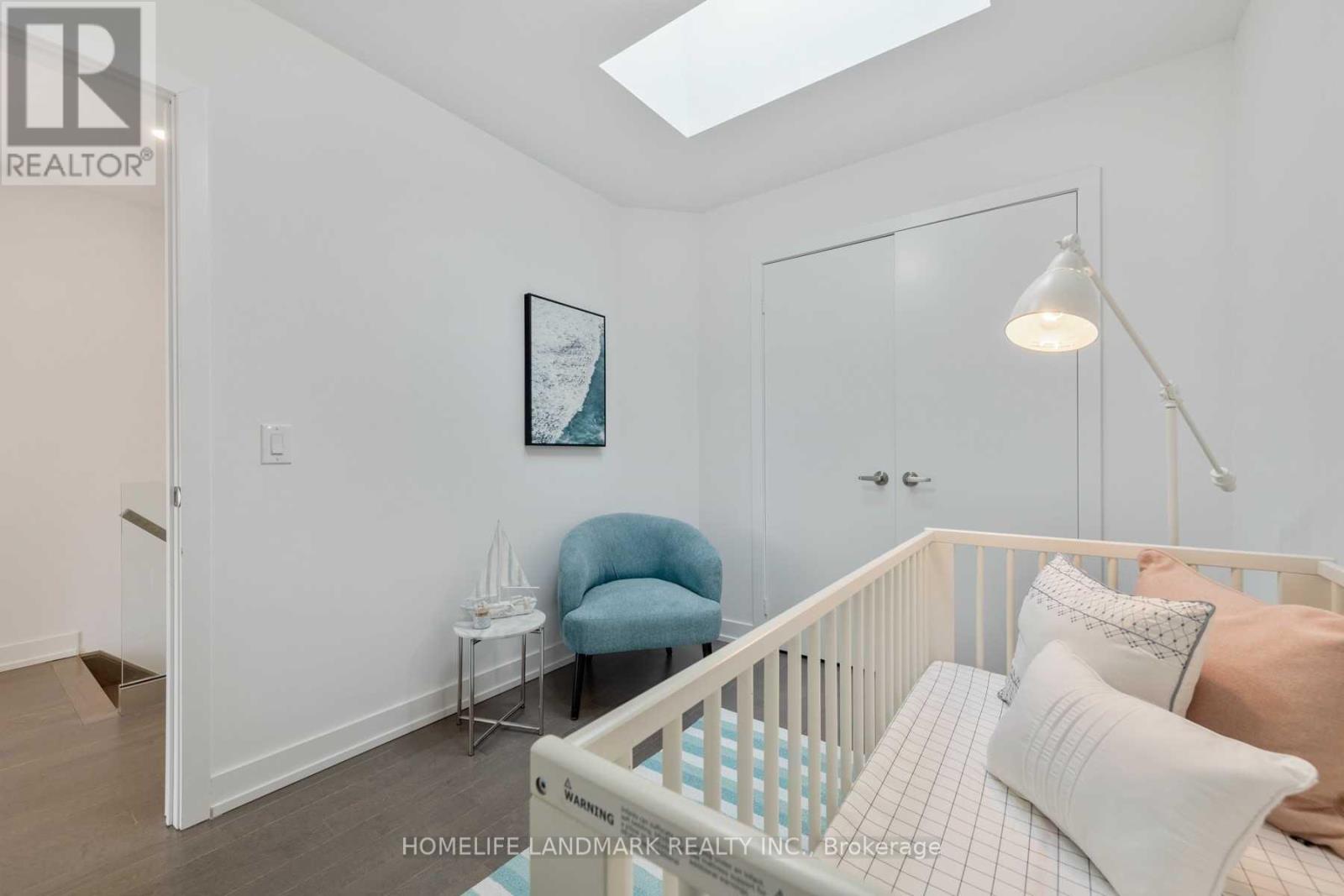 609 Harvie Avenue, Toronto, Ontario  M6E 4M3 - Photo 26 - W12009251