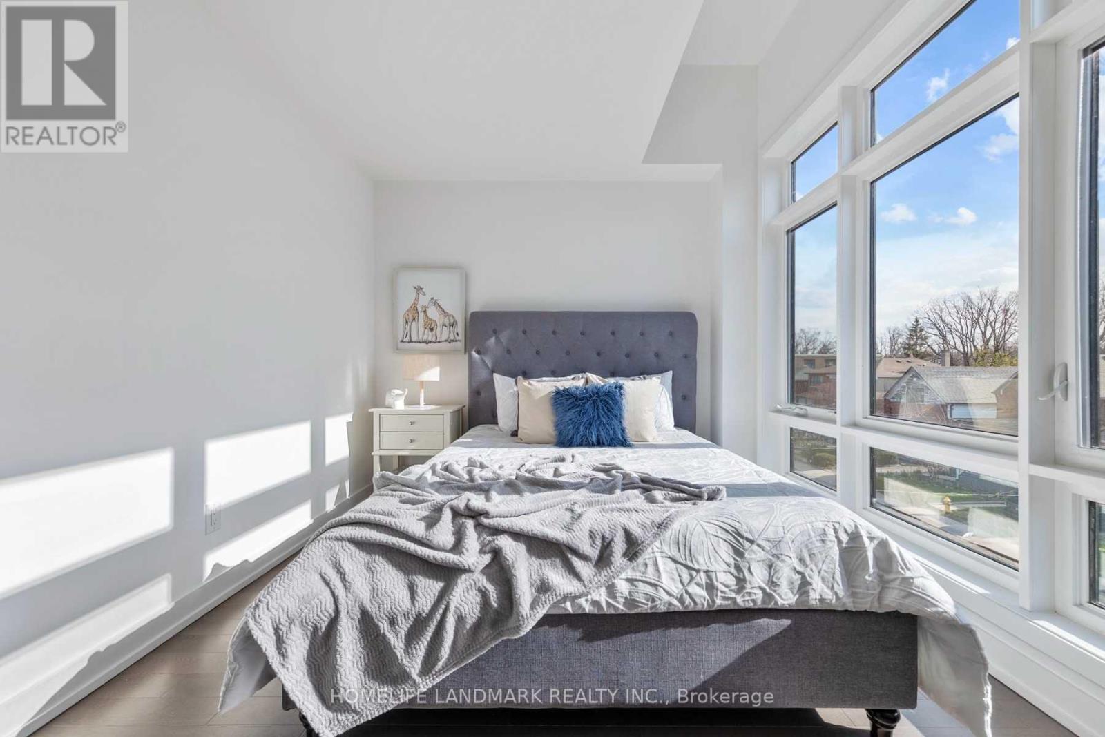 609 Harvie Avenue, Toronto, Ontario  M6E 4M3 - Photo 28 - W12009251