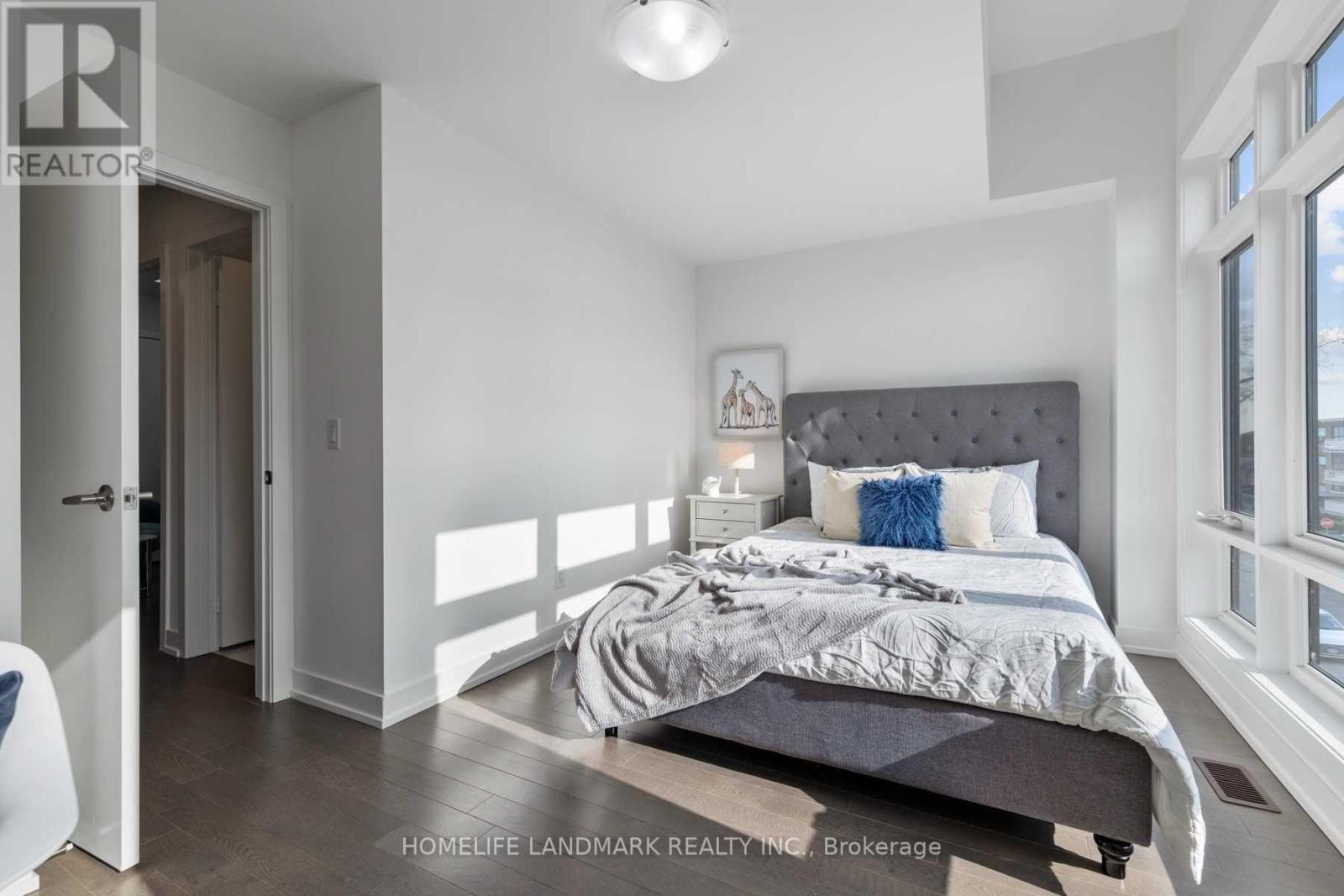 609 Harvie Avenue, Toronto, Ontario  M6E 4M3 - Photo 33 - W12009251