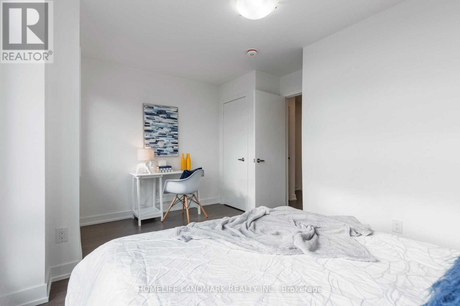 609 Harvie Avenue, Toronto, Ontario  M6E 4M3 - Photo 34 - W12009251