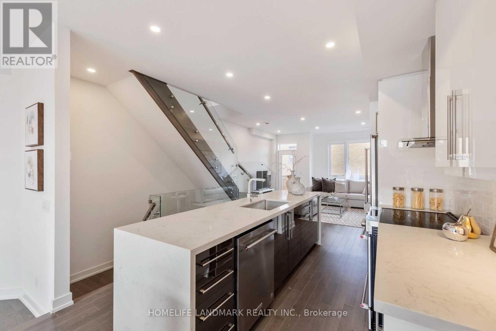 609 Harvie Avenue, Toronto, Ontario  M6E 4M3 - Photo 6 - W12009251