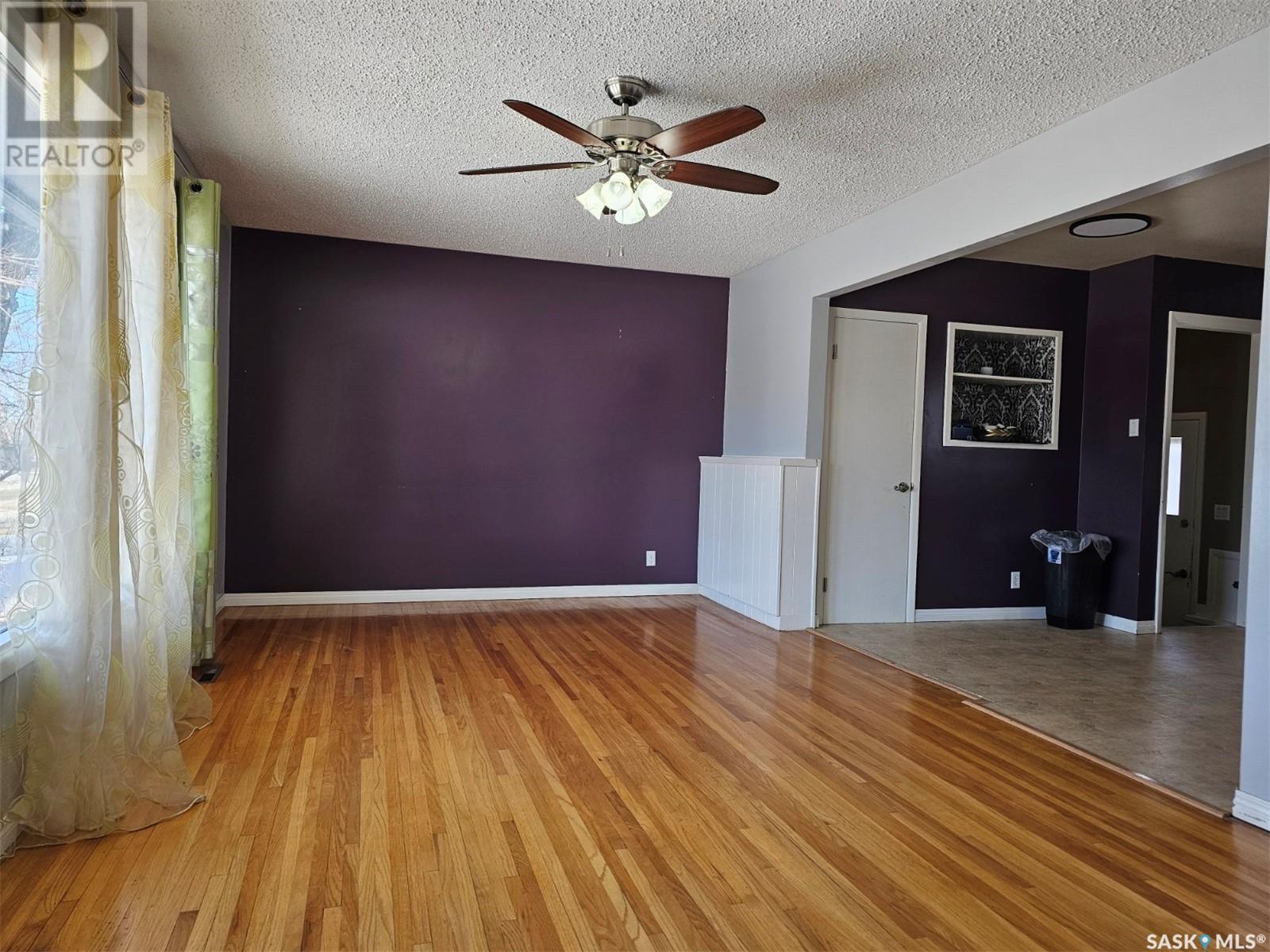 Property at 427 13th AVENUE NE image 3