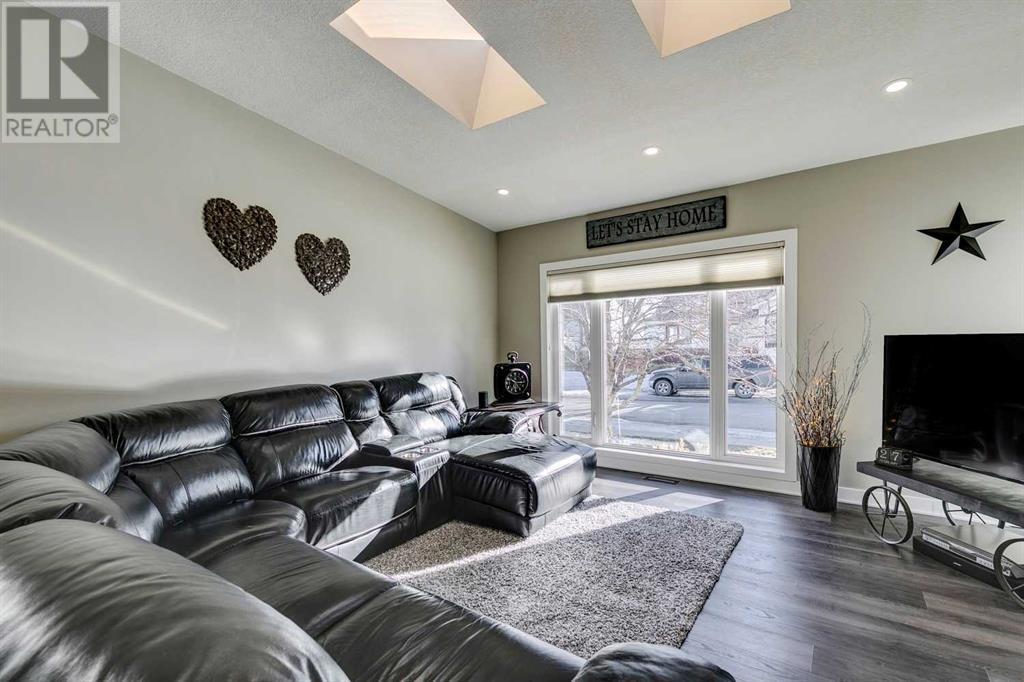 119 Millside Drive Sw, Calgary, Alberta  T2Y 2R3 - Photo 4 - A2196649