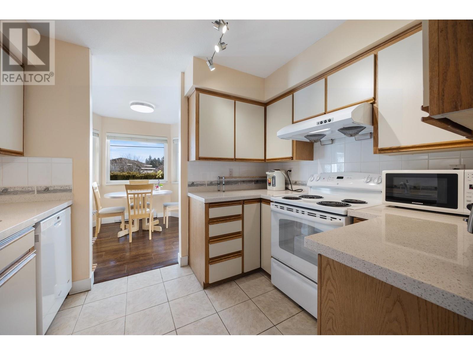 Listing Picture 15 of 38 : 109 11240 MELLIS DRIVE, Richmond / 烈治文 - 魯藝地產 Yvonne Lu Group - MLS Medallion Club Member