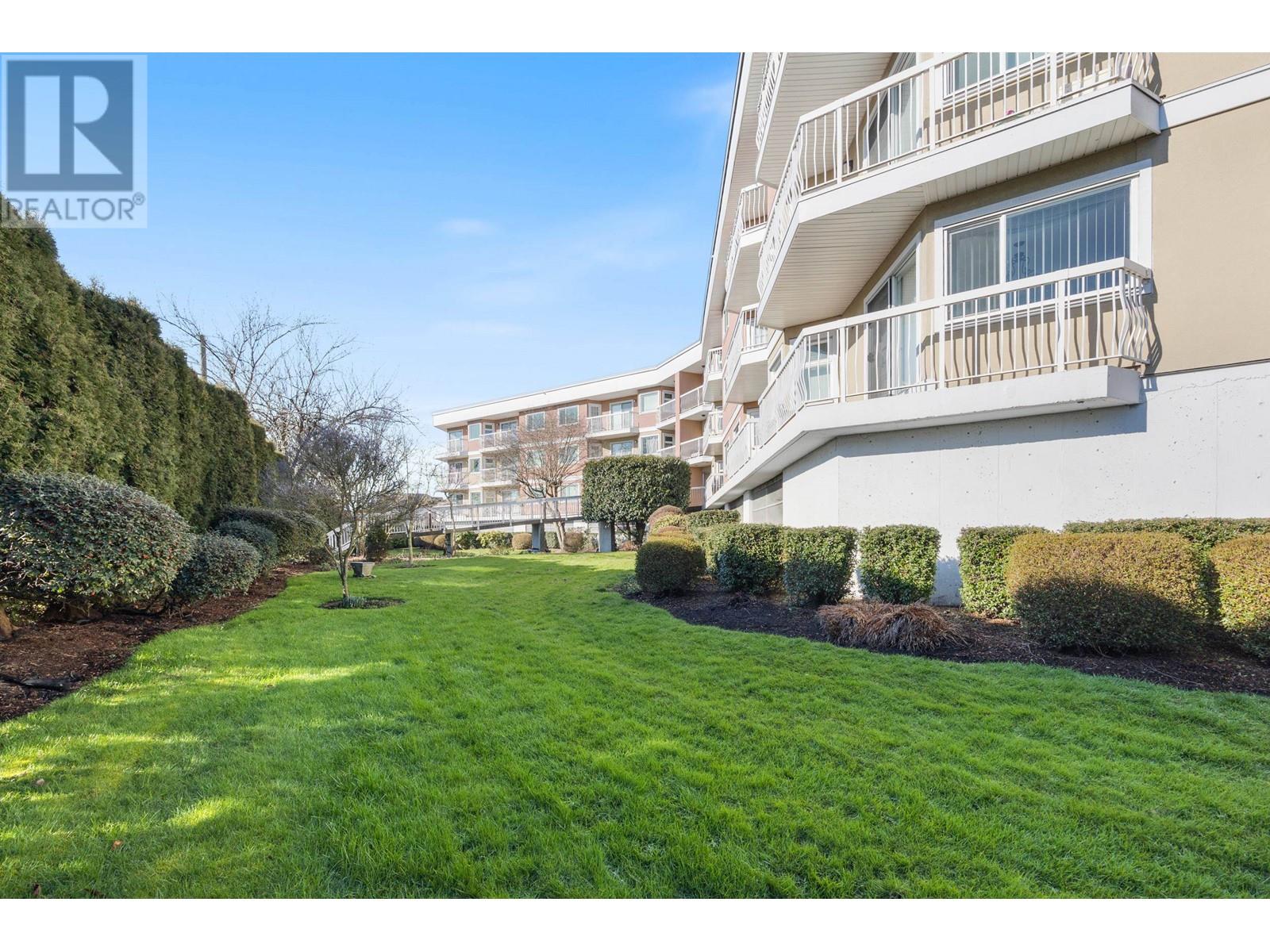 Listing Picture 3 of 38 : 109 11240 MELLIS DRIVE, Richmond / 烈治文 - 魯藝地產 Yvonne Lu Group - MLS Medallion Club Member