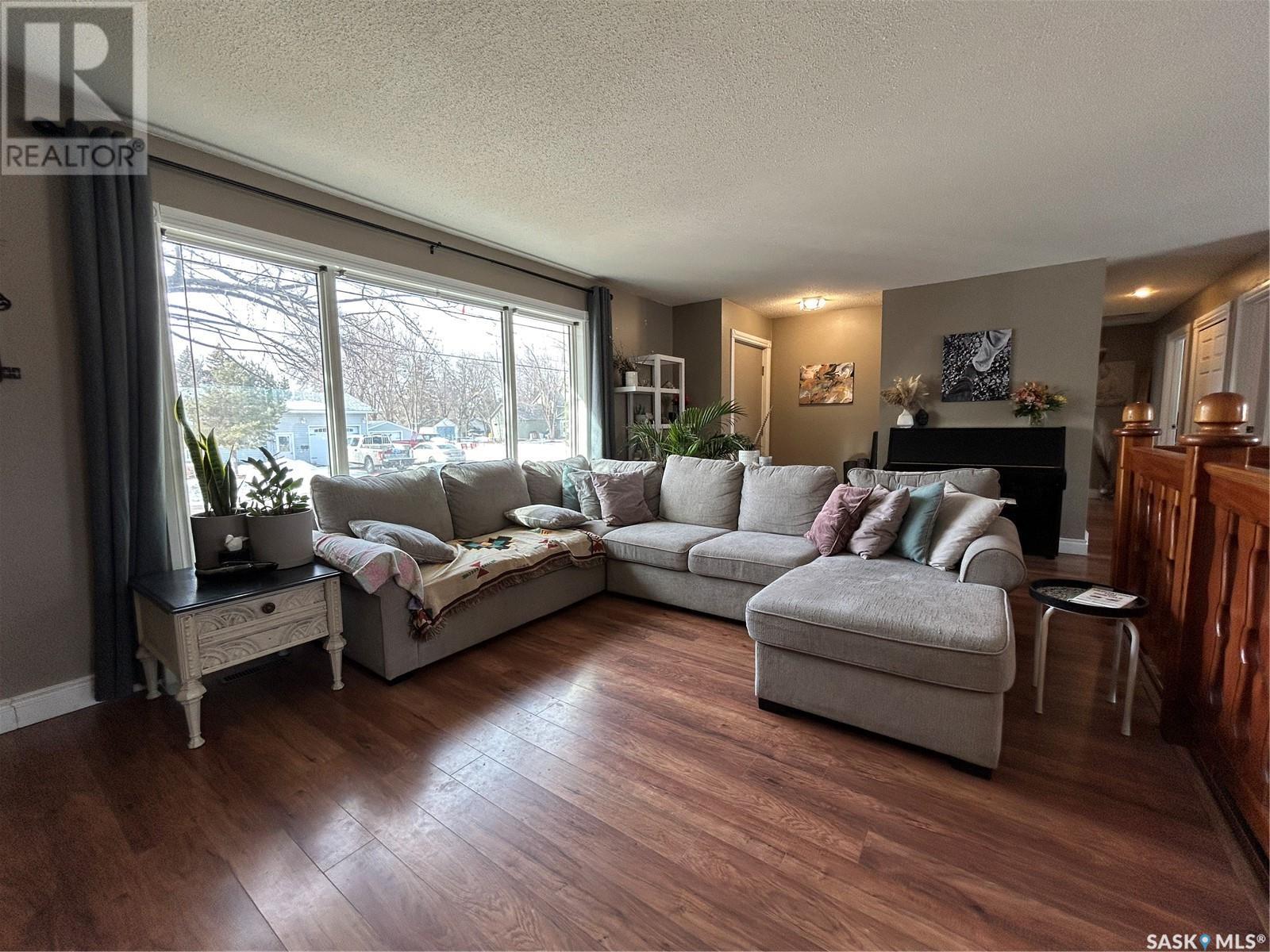Property at 848 Beryl AVENUE image 2