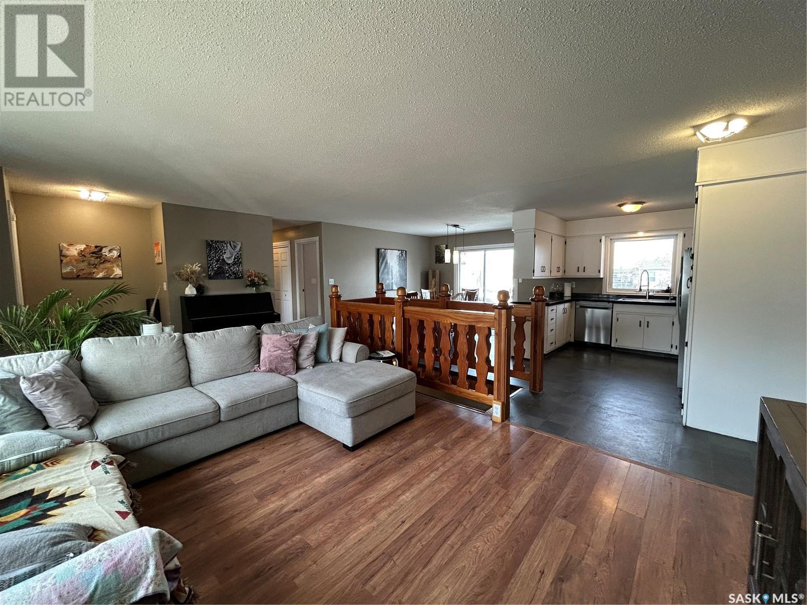Property at 848 Beryl AVENUE image 4