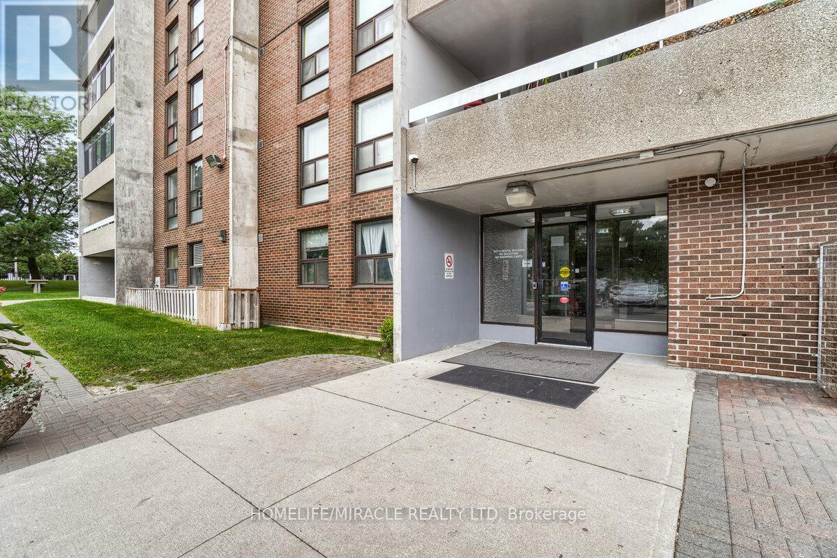 1703 - 15 Kensington Road, Brampton (Queen Street Corridor), Ontario  L6T 3W2 - Photo 3 - W12009301