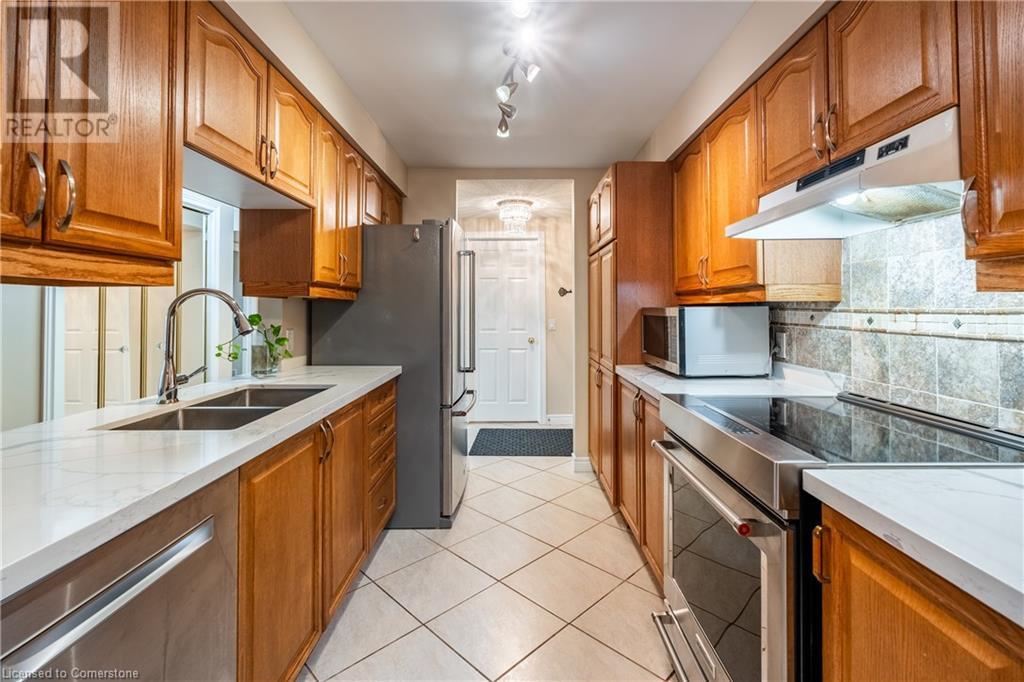 Property at 990 GOLF LINKS Road Unit# 106 image 4