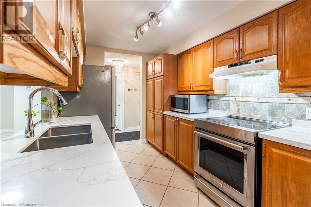 Property at 990 GOLF LINKS Road Unit# 106 image 5