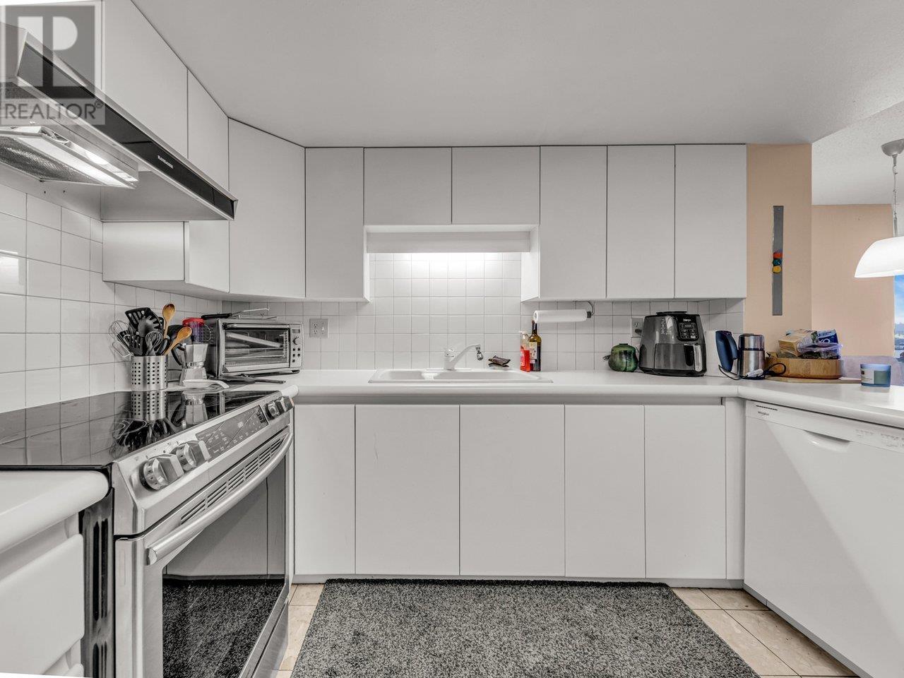 308 168 Chadwick Court, North Vancouver, British Columbia  V7M 3L4 - Photo 4 - R2974918