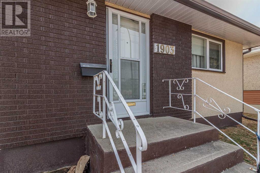 1903 26 Street Se, Medicine Hat, Alberta  T1A 2G7 - Photo 3 - A2199848