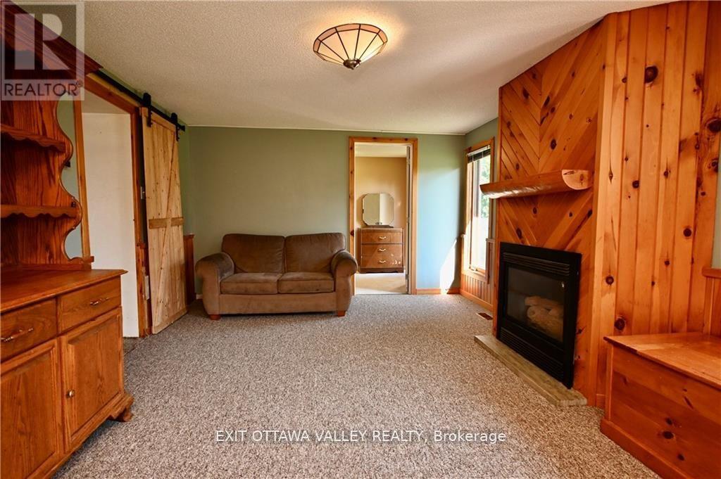 27 Meadow Street, Whitewater Region, Ontario  K0J 1K0 - Photo 12 - X12009353