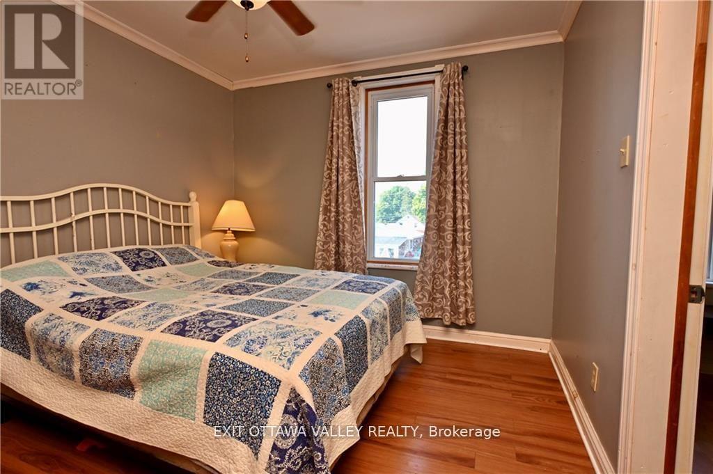 27 Meadow Street, Whitewater Region, Ontario  K0J 1K0 - Photo 22 - X12009353