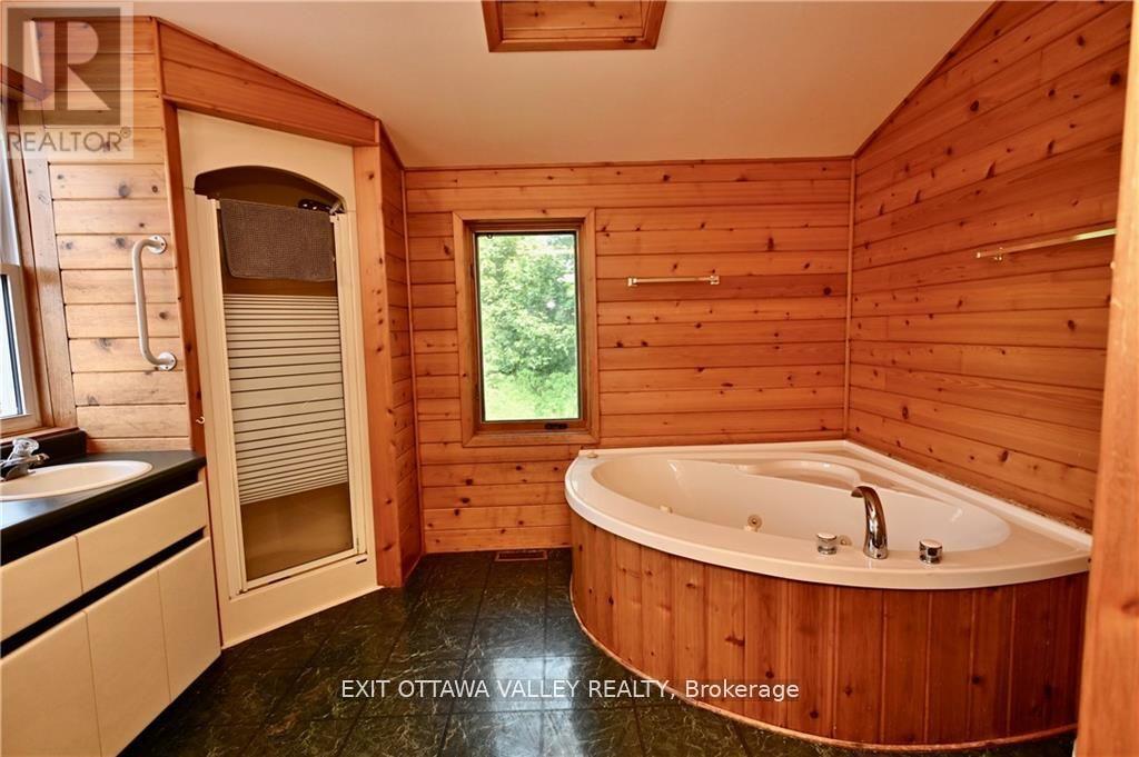 27 Meadow Street, Whitewater Region, Ontario  K0J 1K0 - Photo 23 - X12009353