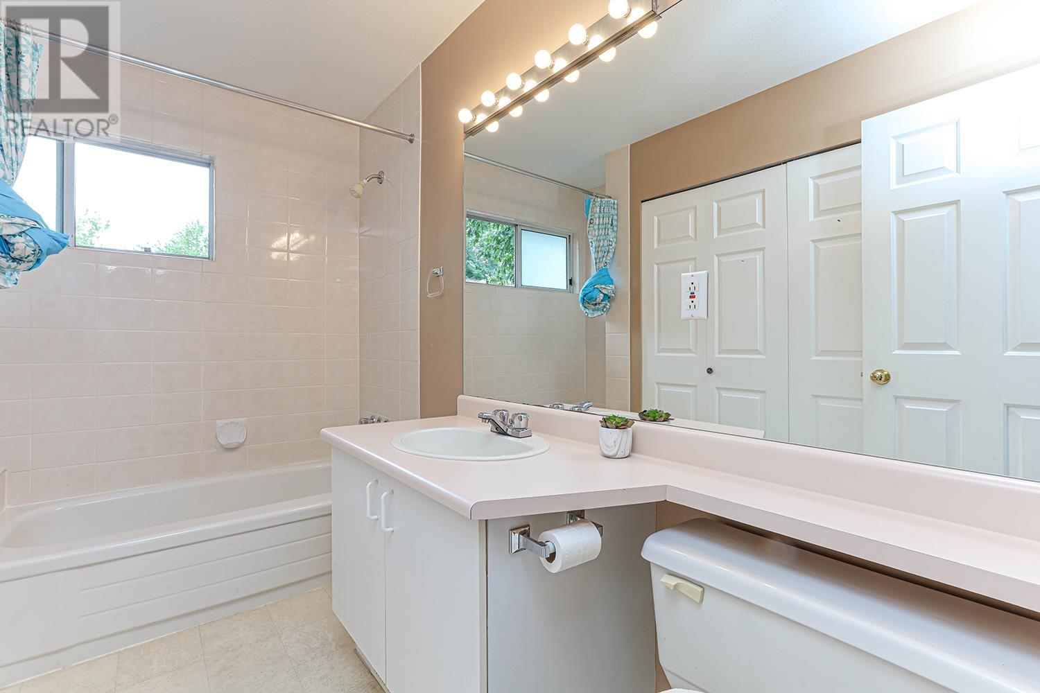 Listing Picture 32 of 40 : 49 5380 SMITH DRIVE, Richmond / 烈治文 - 魯藝地產 Yvonne Lu Group - MLS Medallion Club Member