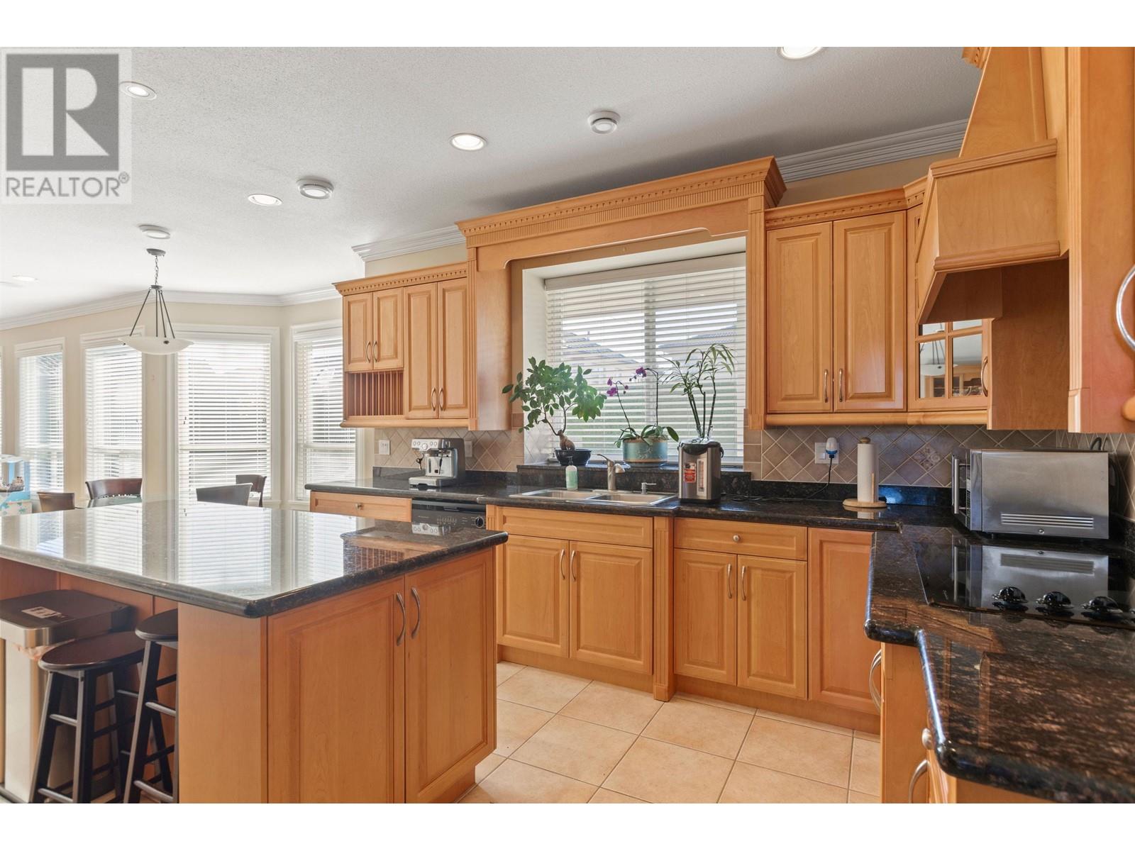 Listing Picture 14 of 31 : 7560 BROADMOOR BOULEVARD, Richmond / 烈治文 - 魯藝地產 Yvonne Lu Group - MLS Medallion Club Member