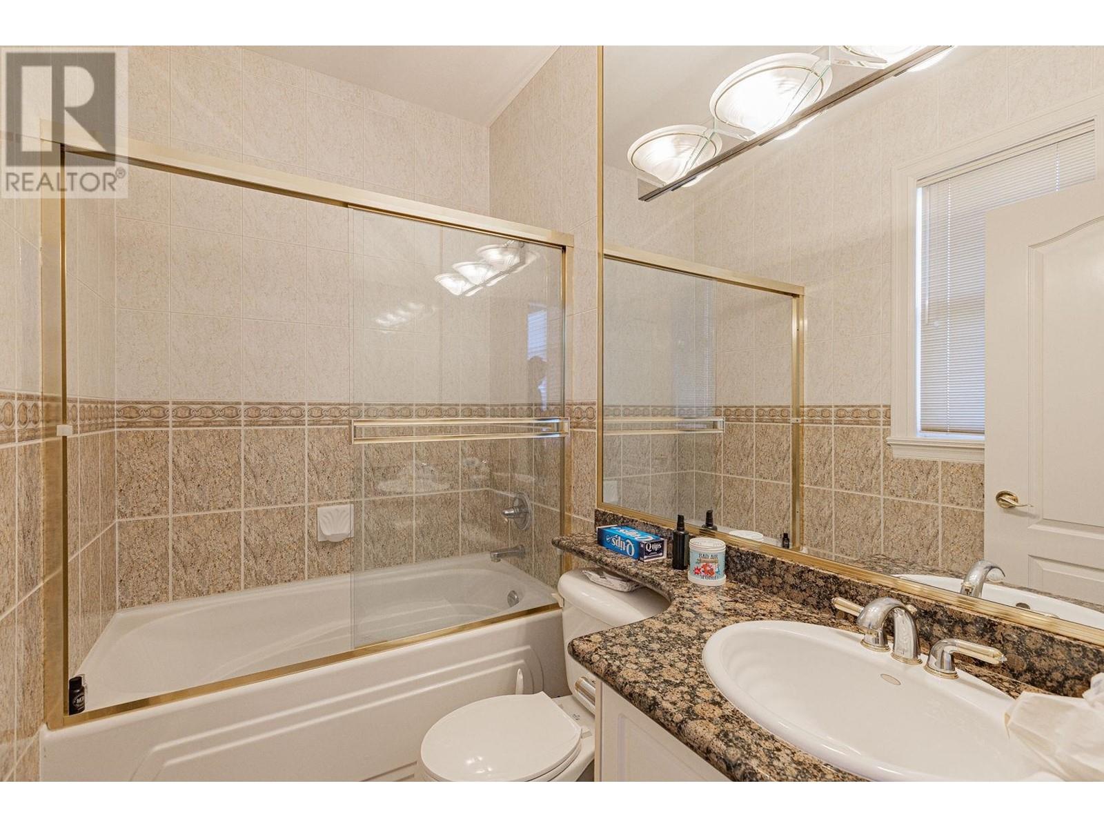 Listing Picture 27 of 31 : 7560 BROADMOOR BOULEVARD, Richmond / 烈治文 - 魯藝地產 Yvonne Lu Group - MLS Medallion Club Member