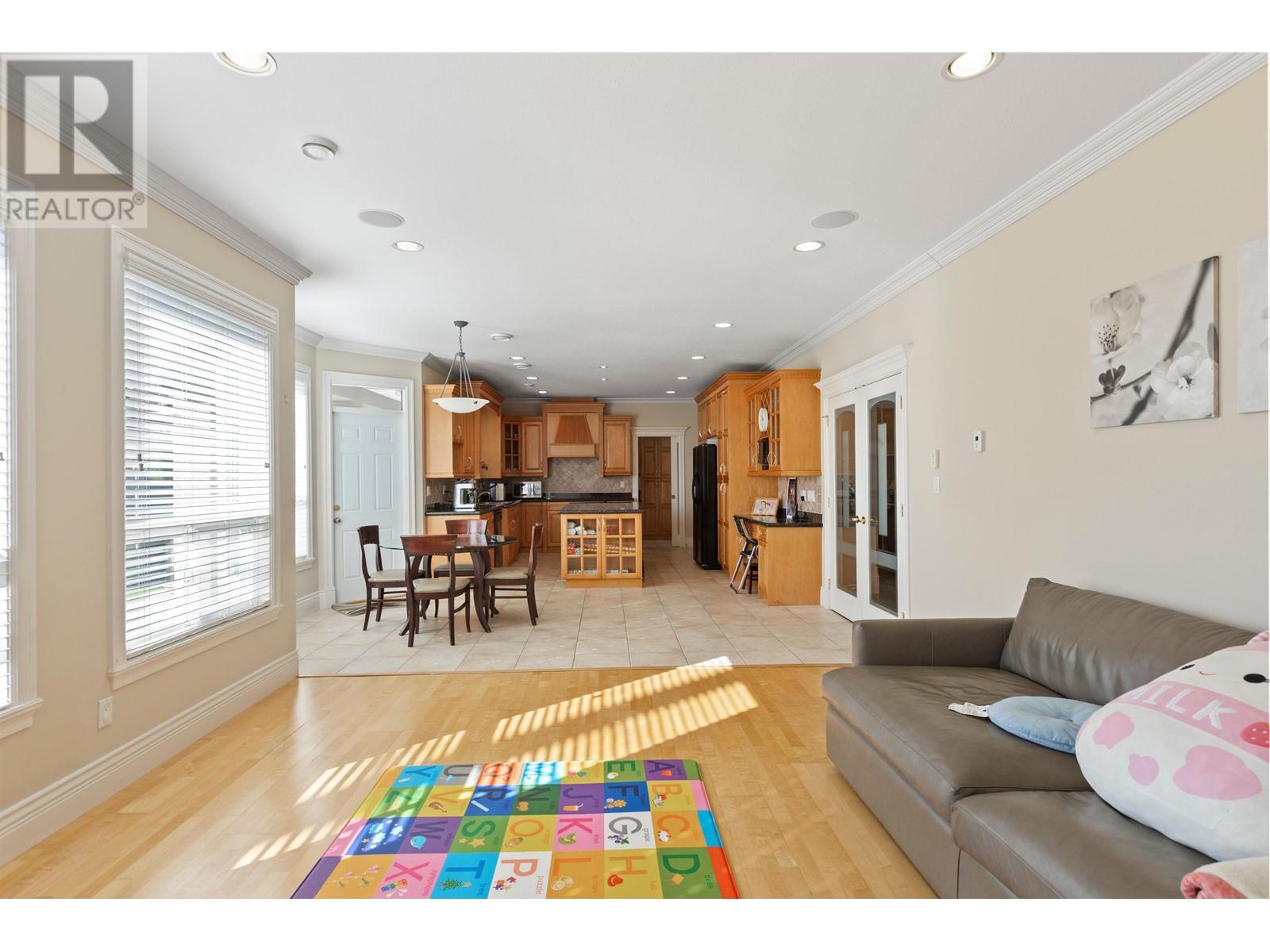 Listing Picture 12 of 31 : 7560 BROADMOOR BOULEVARD, Richmond / 烈治文 - 魯藝地產 Yvonne Lu Group - MLS Medallion Club Member