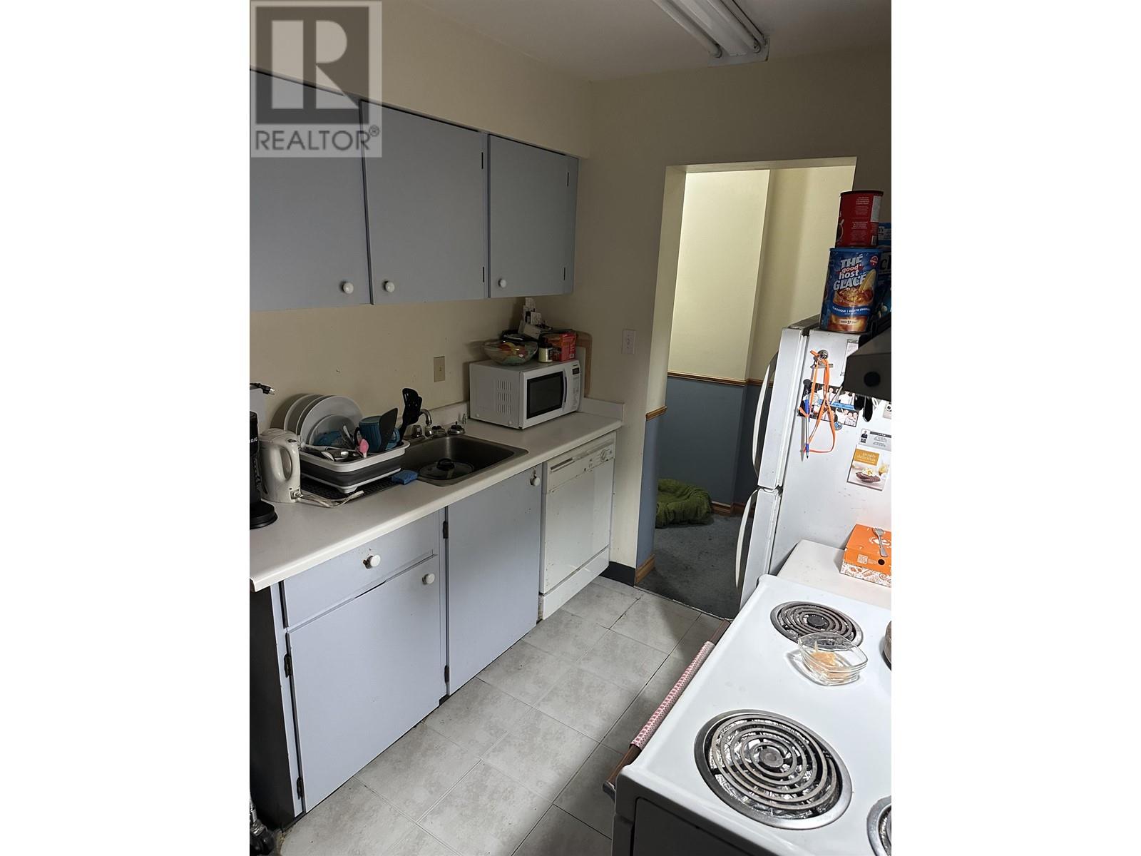 Property at 216 6651 LYNAS LANE image 4