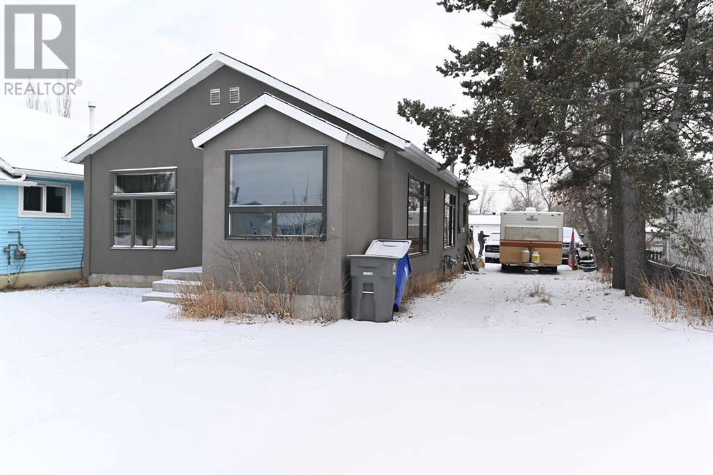 359 48 Avenue W, Claresholm, Alberta  T0L 0T0 - Photo 2 - A2128938