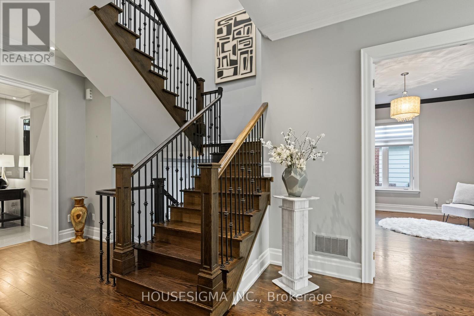 1290 Lakebreeze Drive W, Mississauga, Ontario  L5G 3W6 - Photo 12 - W12009447