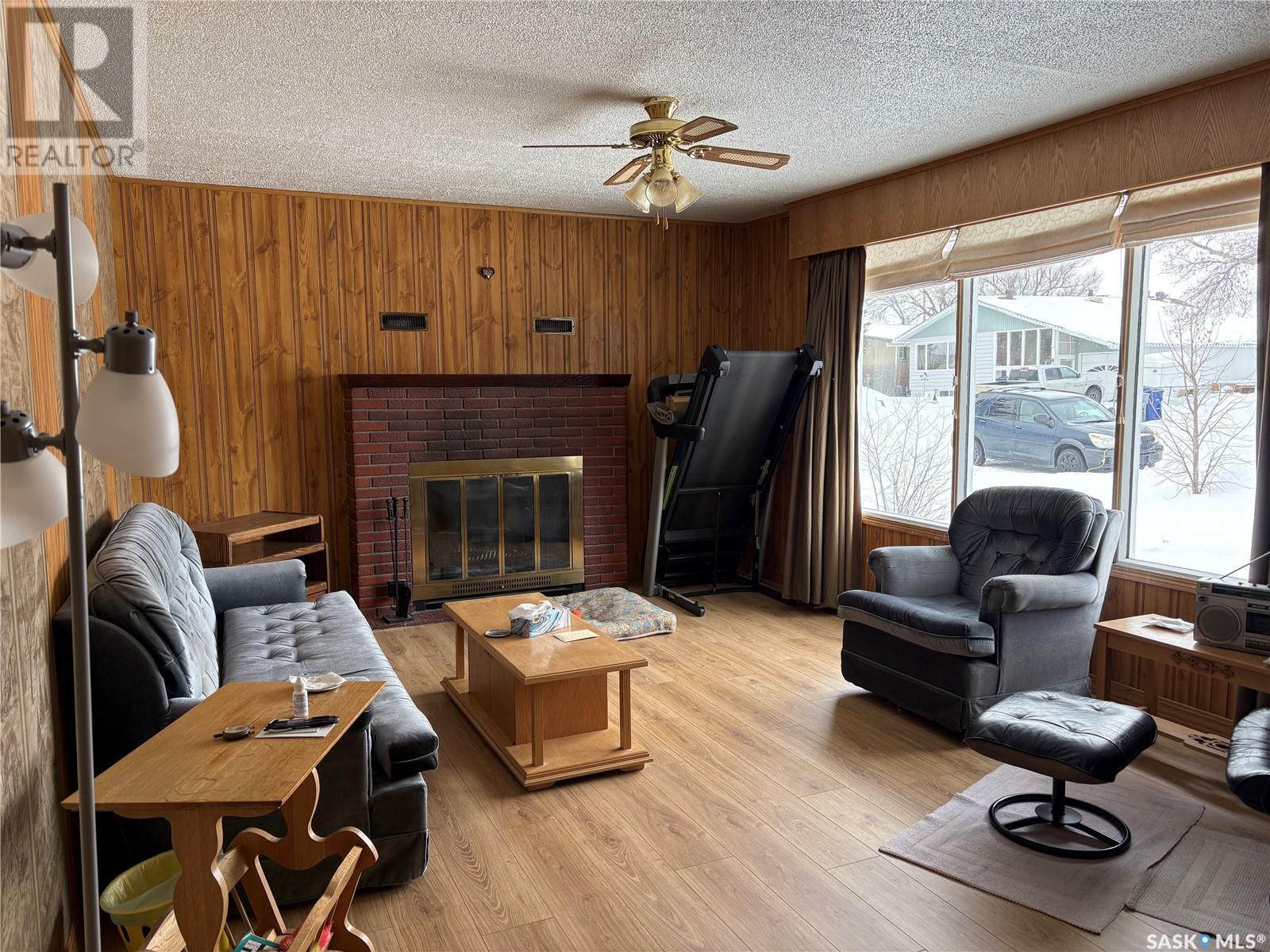 304 3rd STREET N, cabri, Saskatchewan