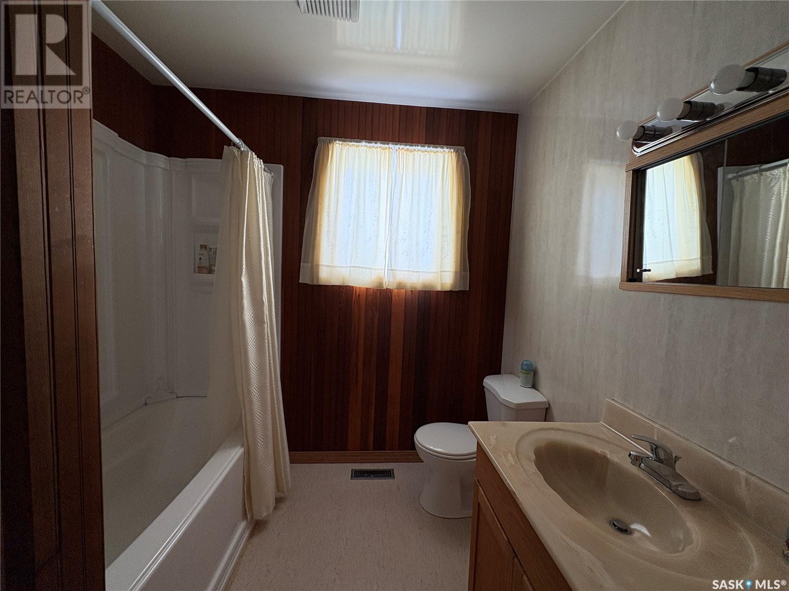 304 3rd Street N, Cabri, Saskatchewan S0N 0J0 - Photo 13 - SK998440